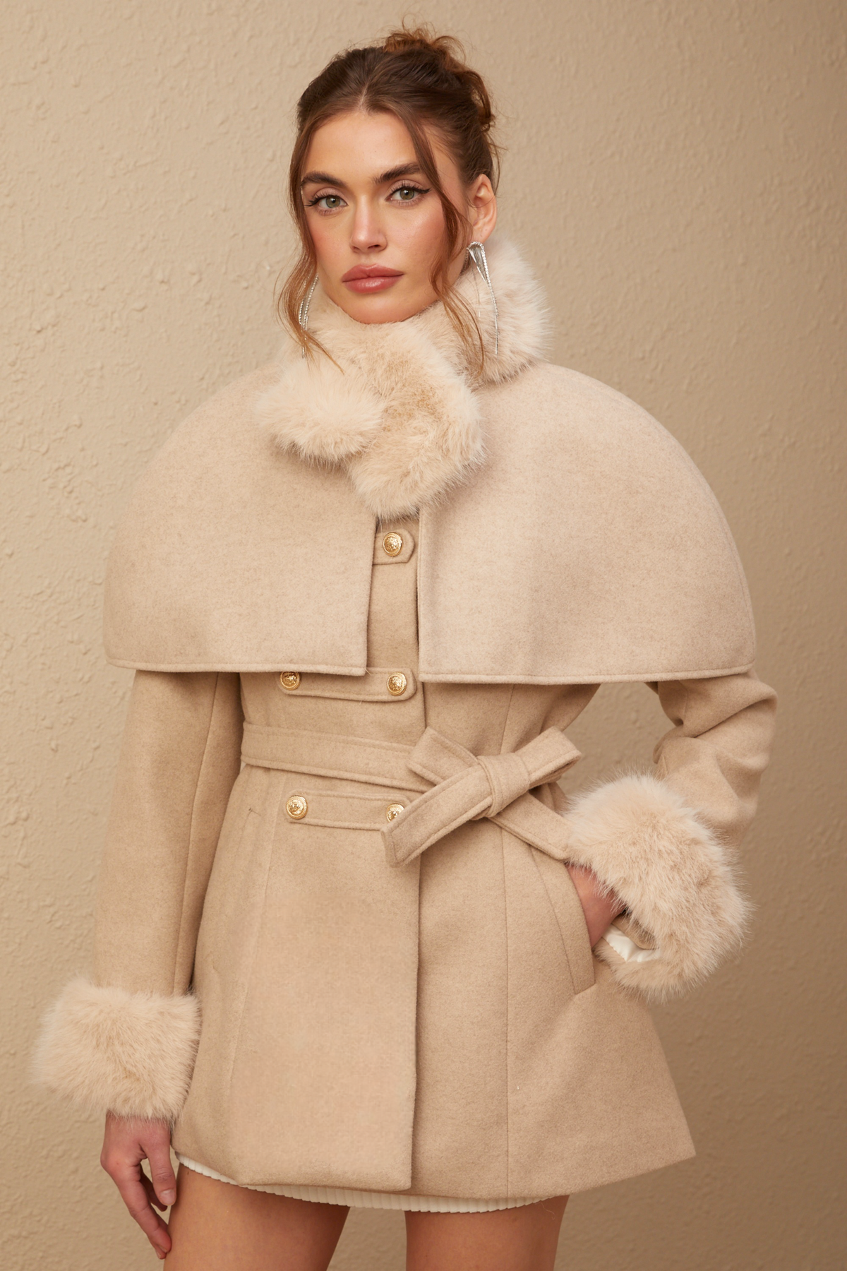 detachable-cape faux-fur coat
