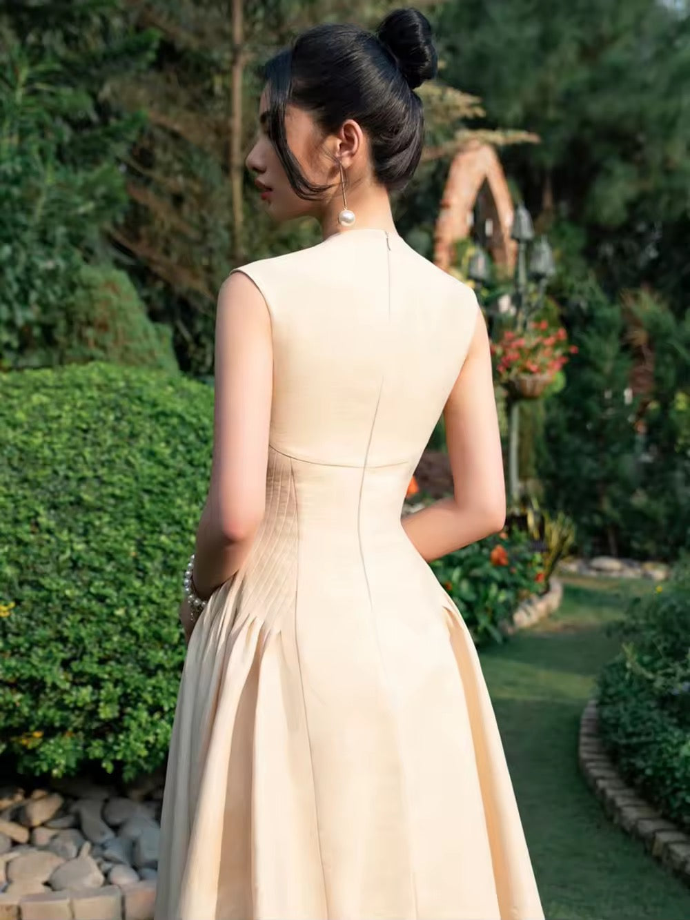 Sleeveless High Waisted Large Hem Midi Dress