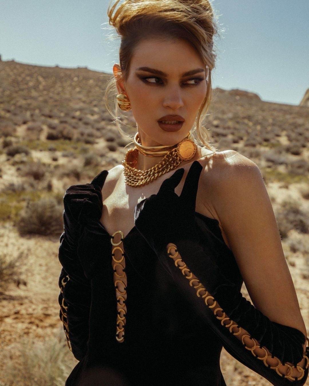 V-neck Short Set 2-piece Gloved Velvet set - REBECATHELABEL