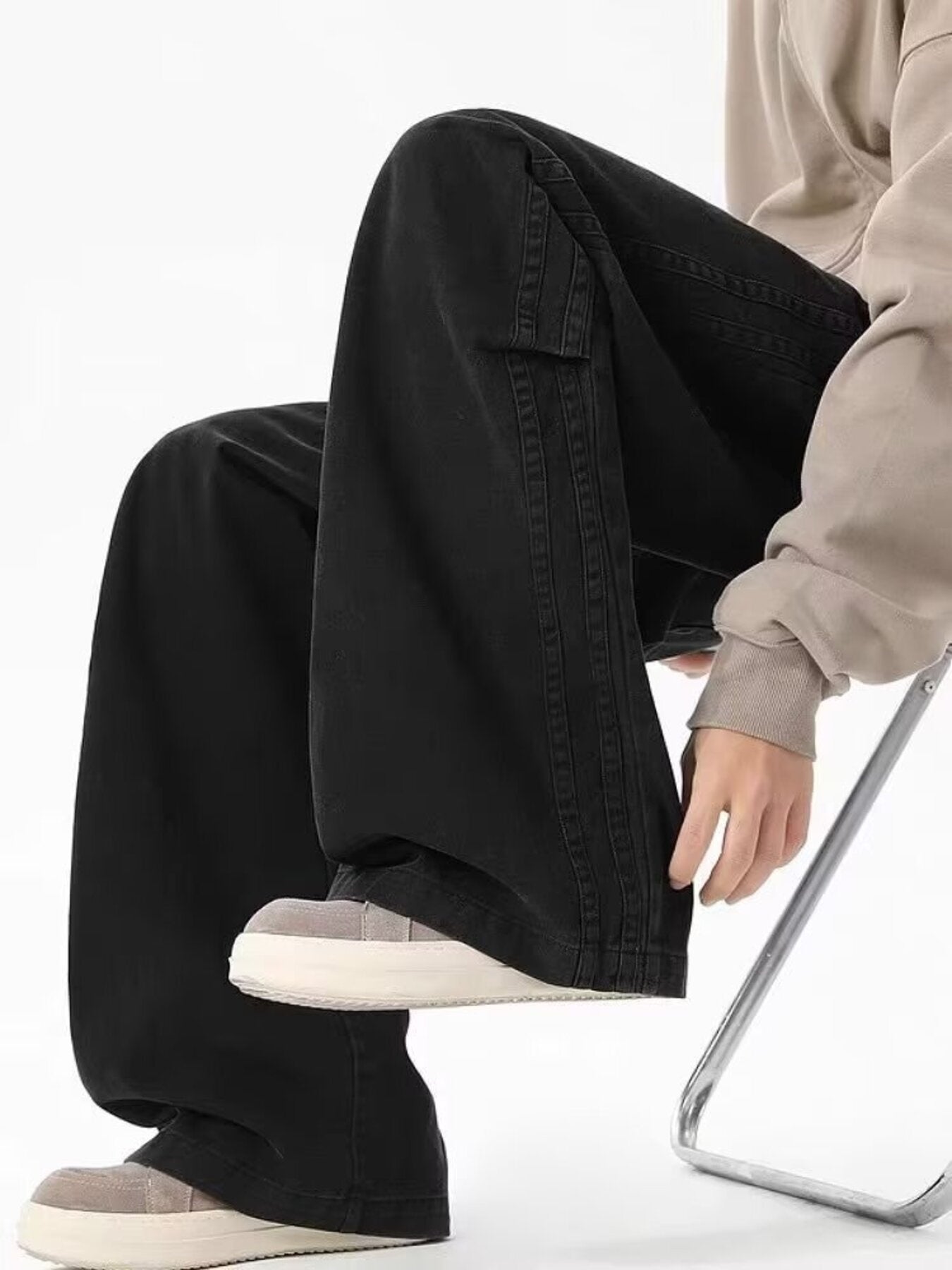 ec4819f9ec814de0ab5e281e93be9740-Max